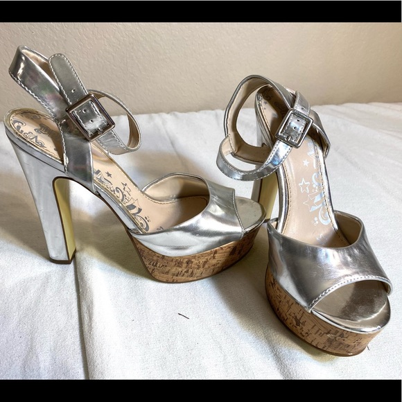 Silver high heeled open toe platform Halloween high heels. - Picture 14 of 16